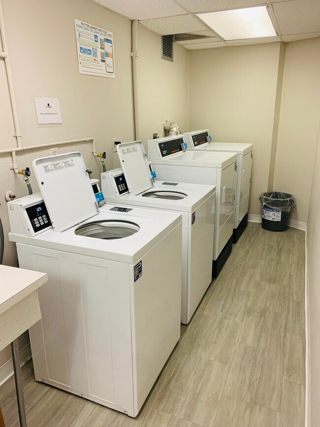 Building Photo - 1201 River Reach Dr