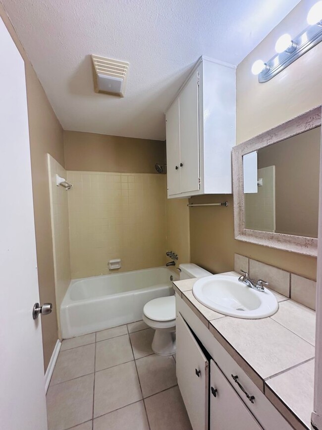 Building Photo - 3 Bedroom House on the Southside For Rent | Corpus Christi