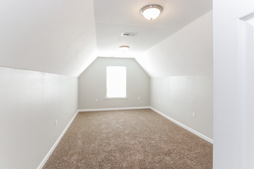 Building Photo - 4304 Edmonton St