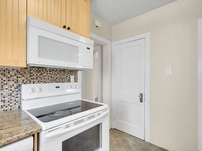 Building Photo - $2,295.00, 1 Bed, 1 Bath Home in Denver