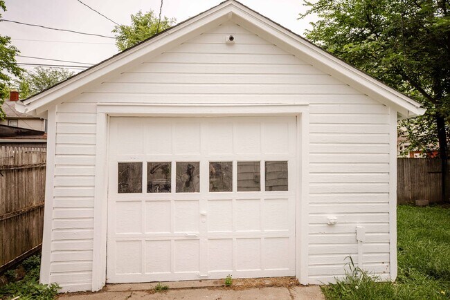 Building Photo - Beautifully Remodeled Three Bedroom Home F...