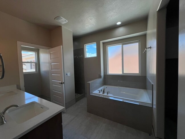 Building Photo - 3 Bed 2 Bath Home in Hurricane