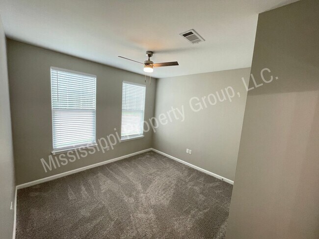 Building Photo - 517 Olive Branch Way
