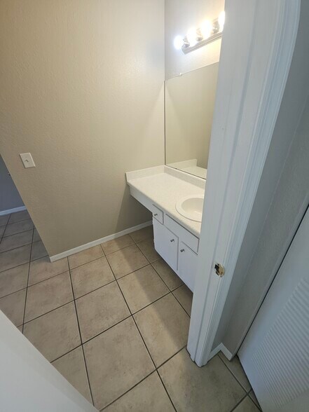 Building Photo - 4658 Commander Dr