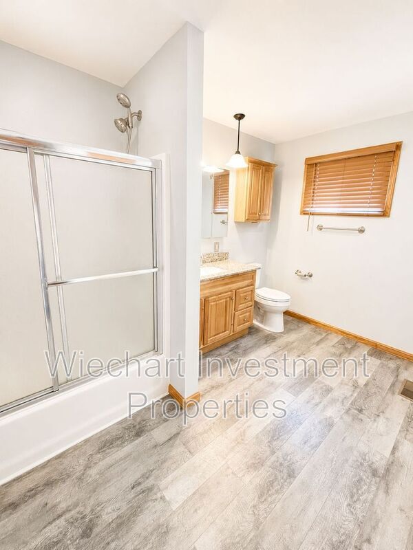 Building Photo - 313 E Highland Ave