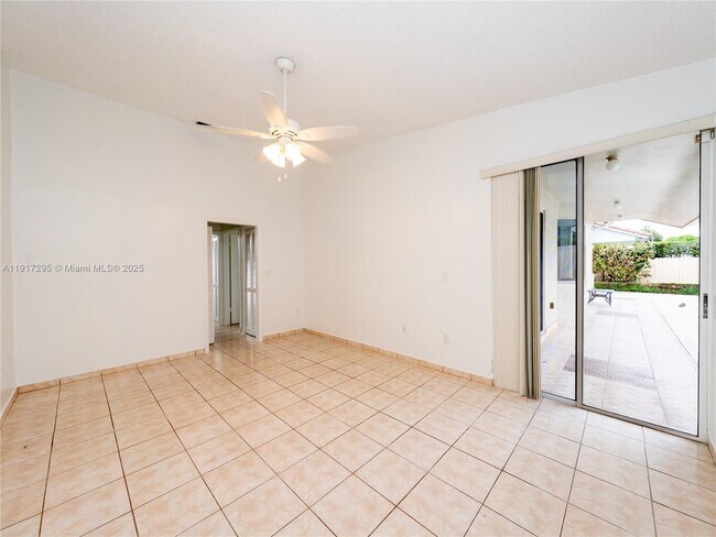 Building Photo - 10815 SW 145th Pl