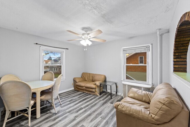 Building Photo - 23 2nd St