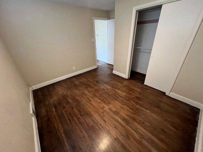 Building Photo - Spacious Lakewood Home