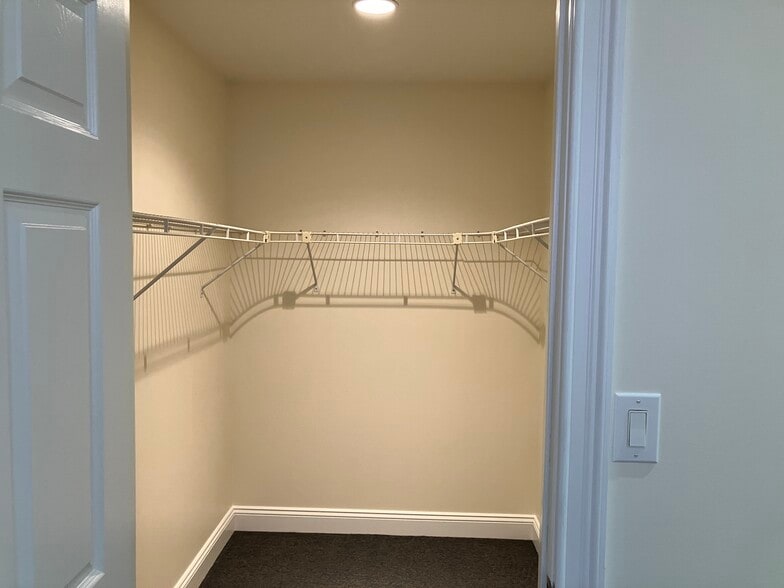 Building Photo - 507 Pine St