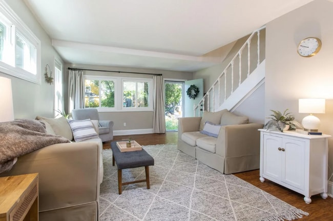 Building Photo - 2417 23rd Ave S