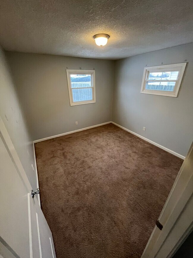 Building Photo - New 3 bedroom listing! Move in special!