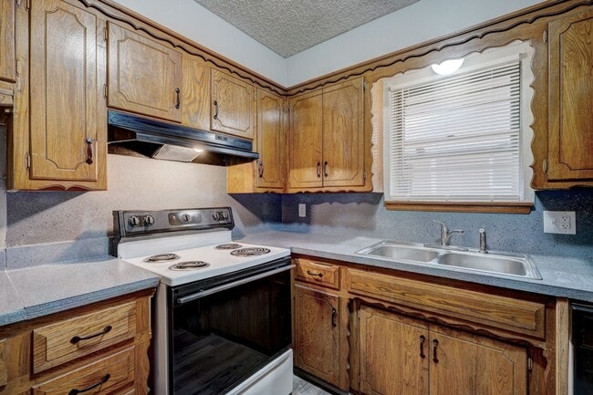 Building Photo - 3 bed 1 bath home in Mustang,OK