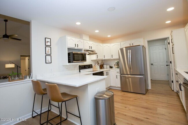 Building Photo - 681 Ginesing Dr