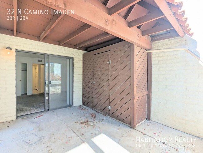 Building Photo - 32 N Camino Imagen