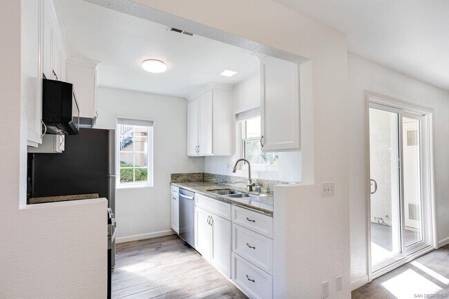 Building Photo - 10626 Aderman Ave