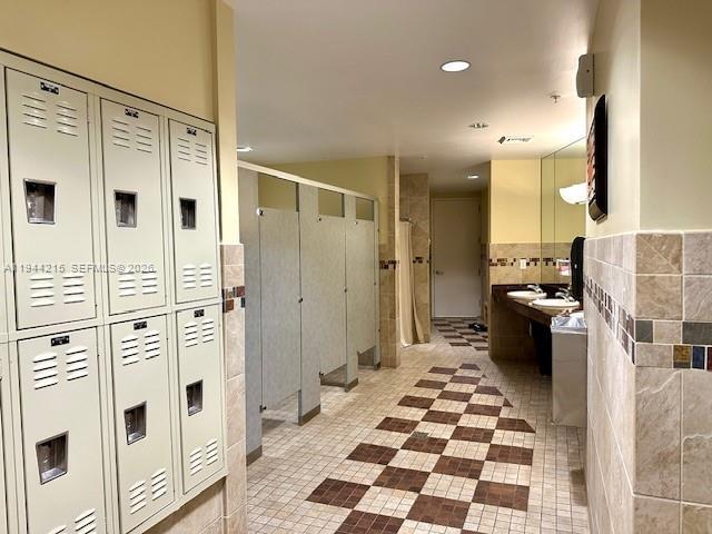 Building Photo - 1755 E Hallandale Beach Blvd