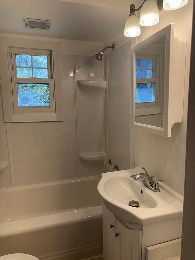 Building Photo - 26895 Bernice St