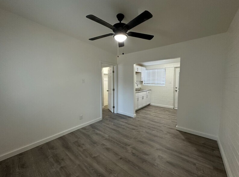 Building Photo - 1022 N Palo Verde Blvd