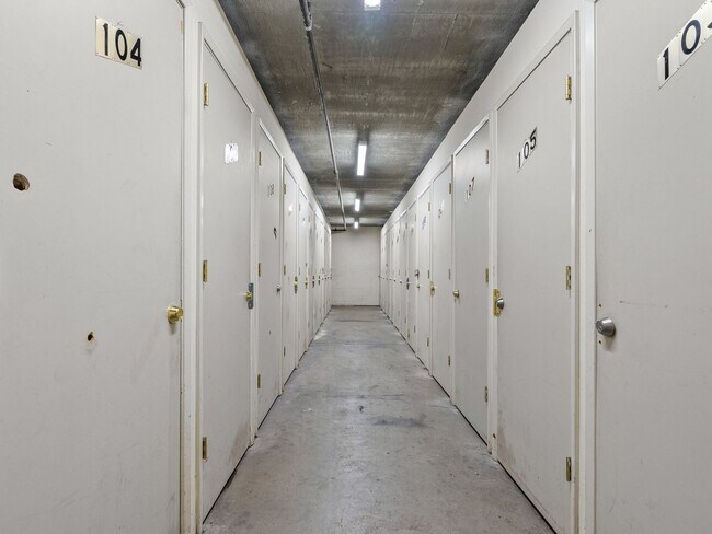 Building Photo - Unique fully furnished one bedroom condo i...