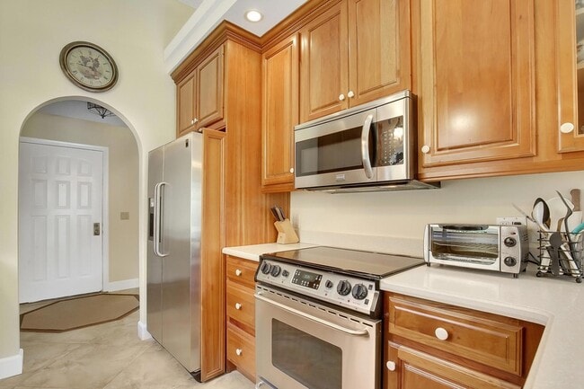 Building Photo - 211 E River Park Dr