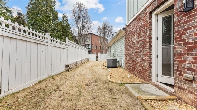 Building Photo - 183 Fowler St