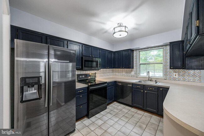 Building Photo - 616 Lions Gate Ln