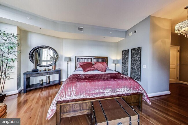 Building Photo - 717 President St