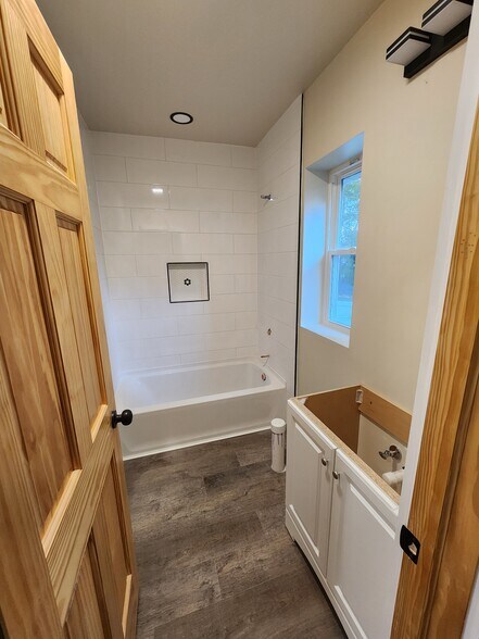 bathroom - 331 W Colvin St