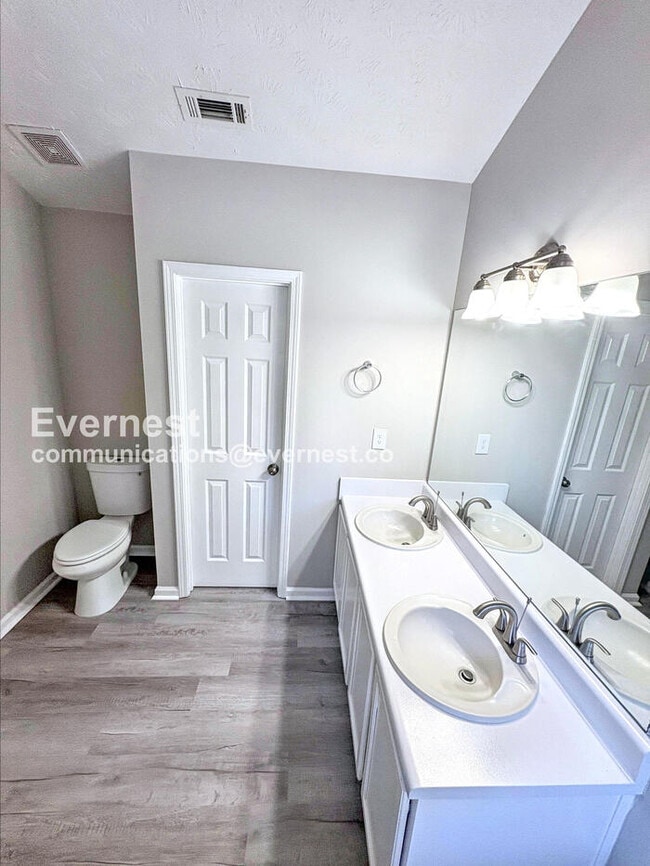 Building Photo - 7011 Regency Ln