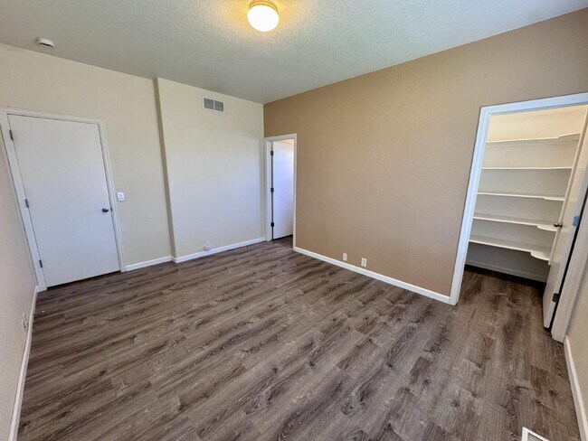 Building Photo - 11260 Jersey Way