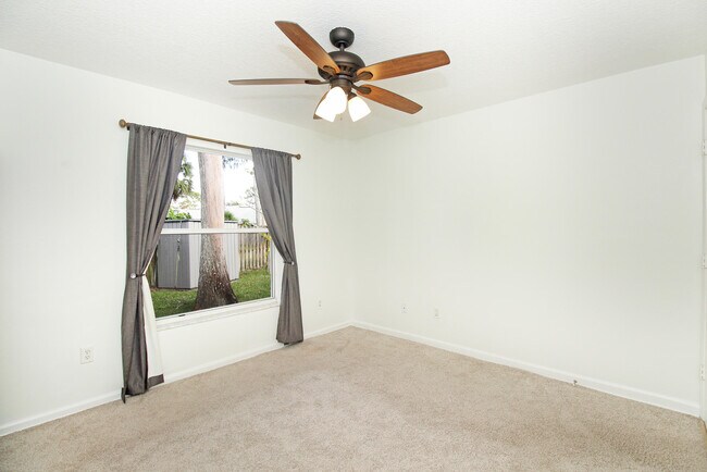 Building Photo - 896 Rose Ct