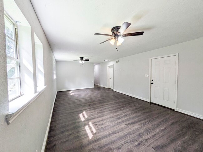 Building Photo - 1125 N Tannahill St
