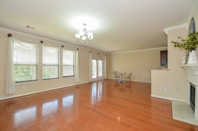 Building Photo - 2410 Crossmill Ln