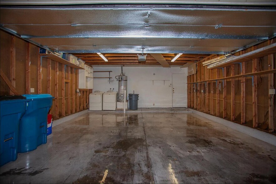 Building Photo - 4733 Primavera St