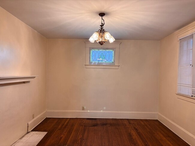 Building Photo - 3-4 Bedroom House located in South Park. Short Walking Distance to Downtown. Available 8/5/26
