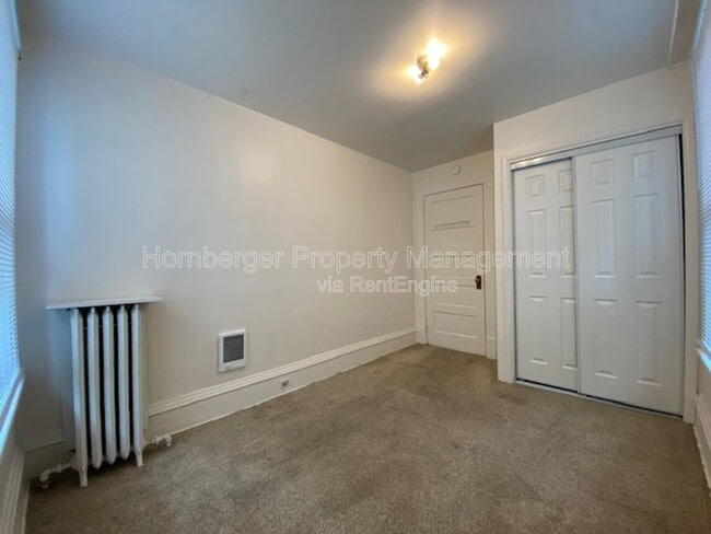 Building Photo - 1432 W Knox Ave