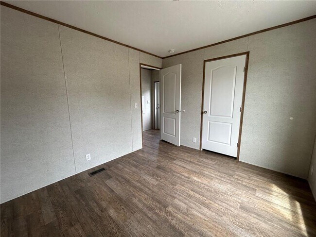 Building Photo - 9310 Scott Dairy Loop Rd S