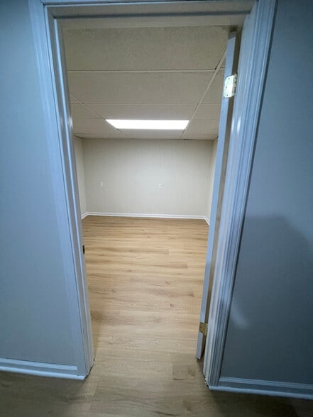 Building Photo - 5963 Teakwood Dr