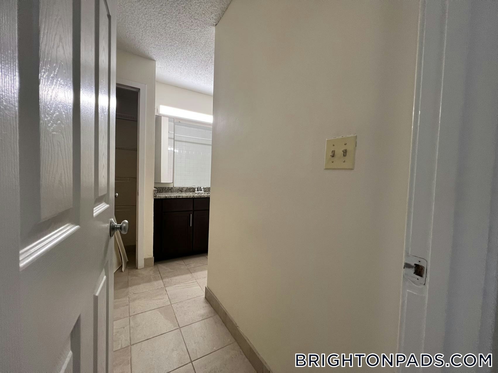 Building Photo - 150 N Beacon St