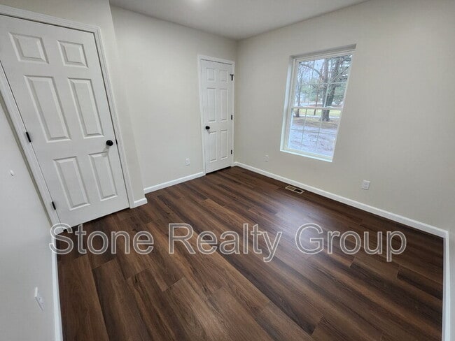 Building Photo - 2400 N 26th St