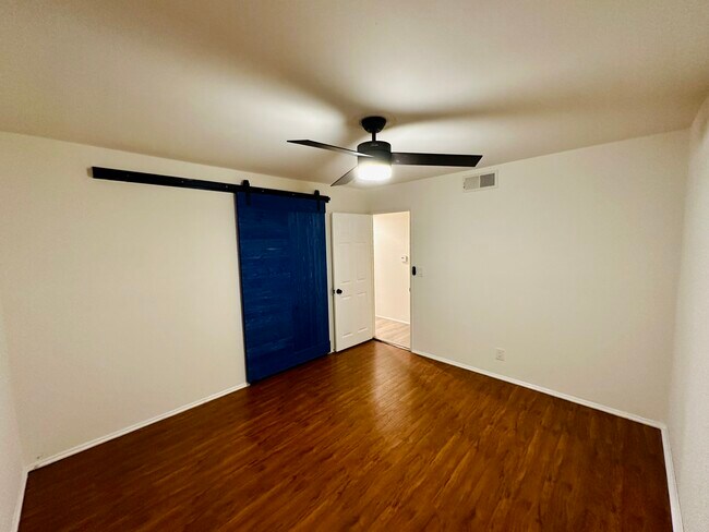Second bedroom - 5303 Alhama Dr