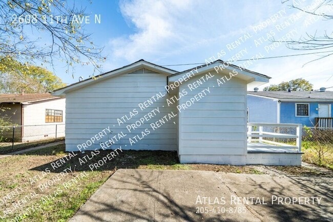 Building Photo - 2608 11th Ave N