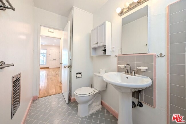 Building Photo - 1037 Euclid St