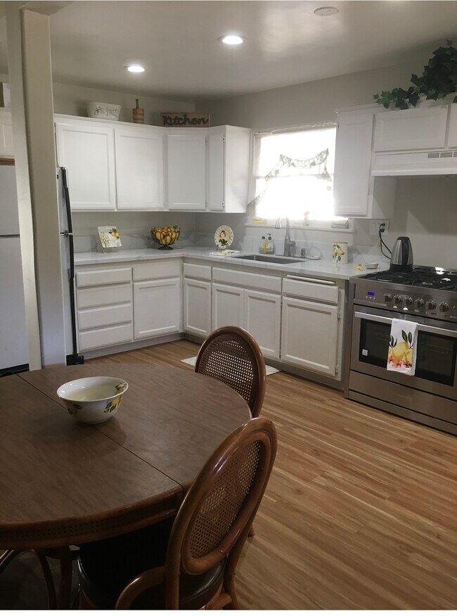 Building Photo - 15529 El Cajon St