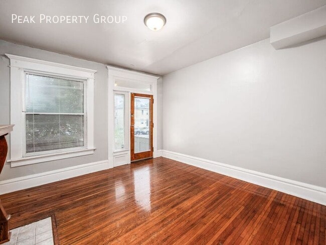 Building Photo - 1502 Summit St