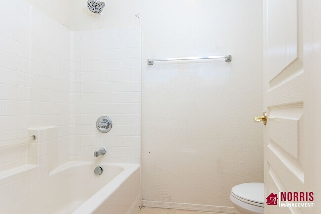 Building Photo - Beautiful Large Home Available Now!