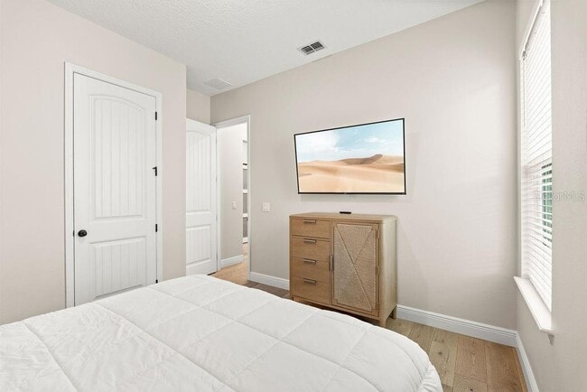 Building Photo - 9586 Meadow Hunt Way