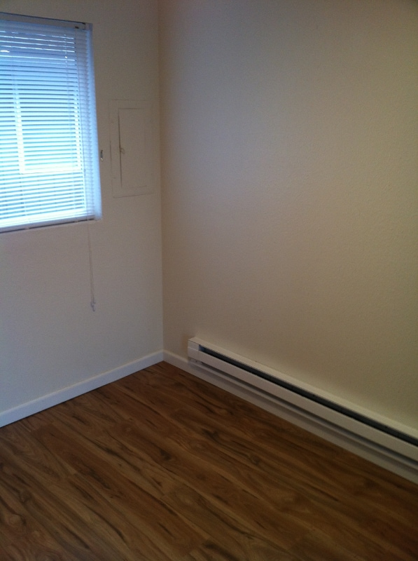 Building Photo - 804 22nd St NE