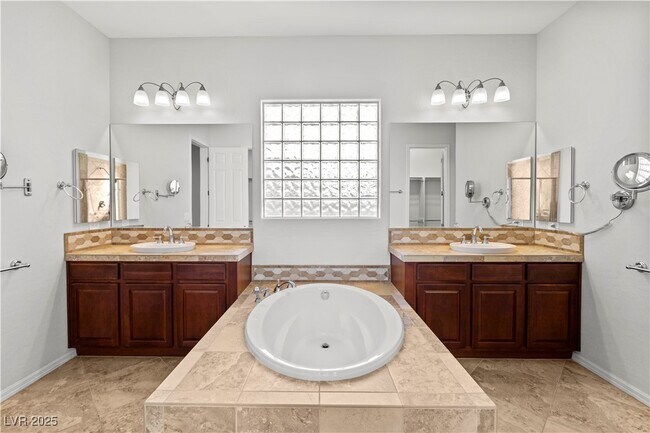 Building Photo - 2685 La Boutique St