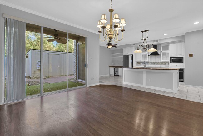 Building Photo - 2113 Lake Village Dr